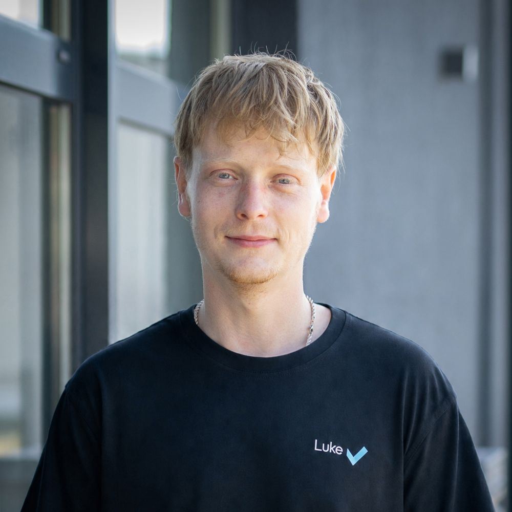 Luke Herrick ist Content Creator bei OK solutions.
